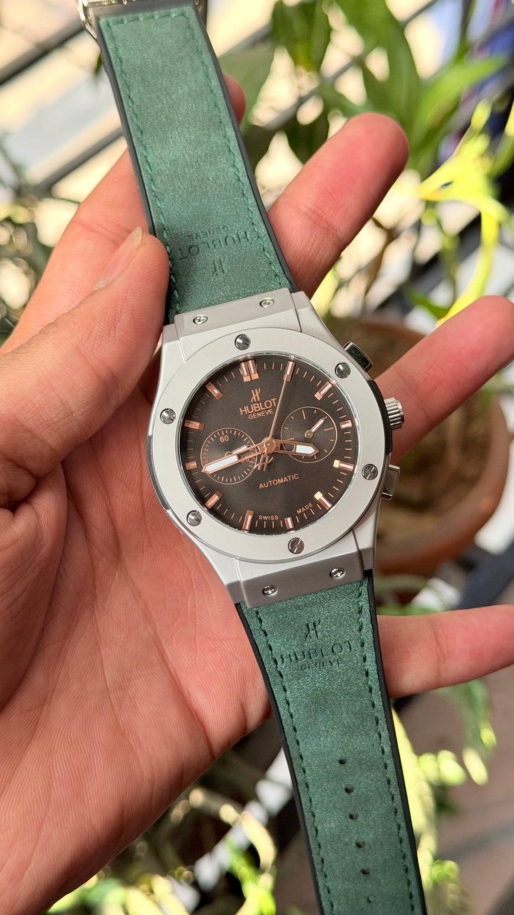 Hu-blot Black Dial Chronograph Green Leather Belt Watch For Men's
