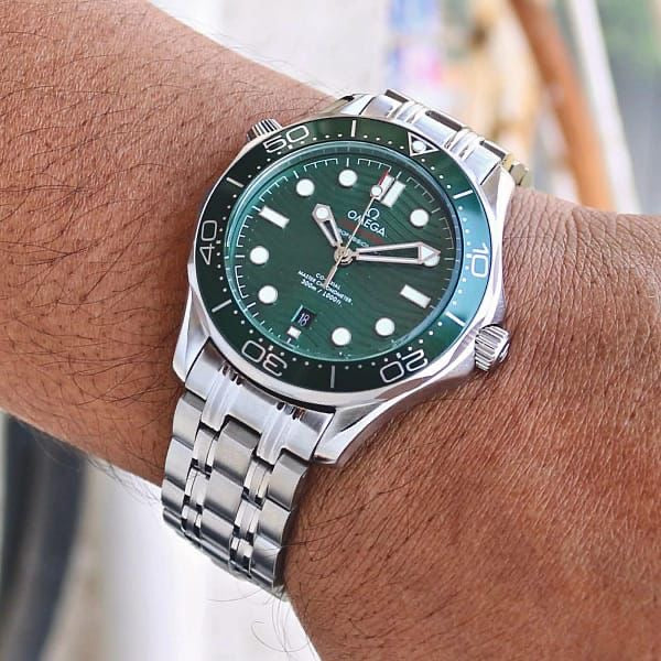 Omega Seamaster Diver 300M Green Dial Metal Belt Men's Watch