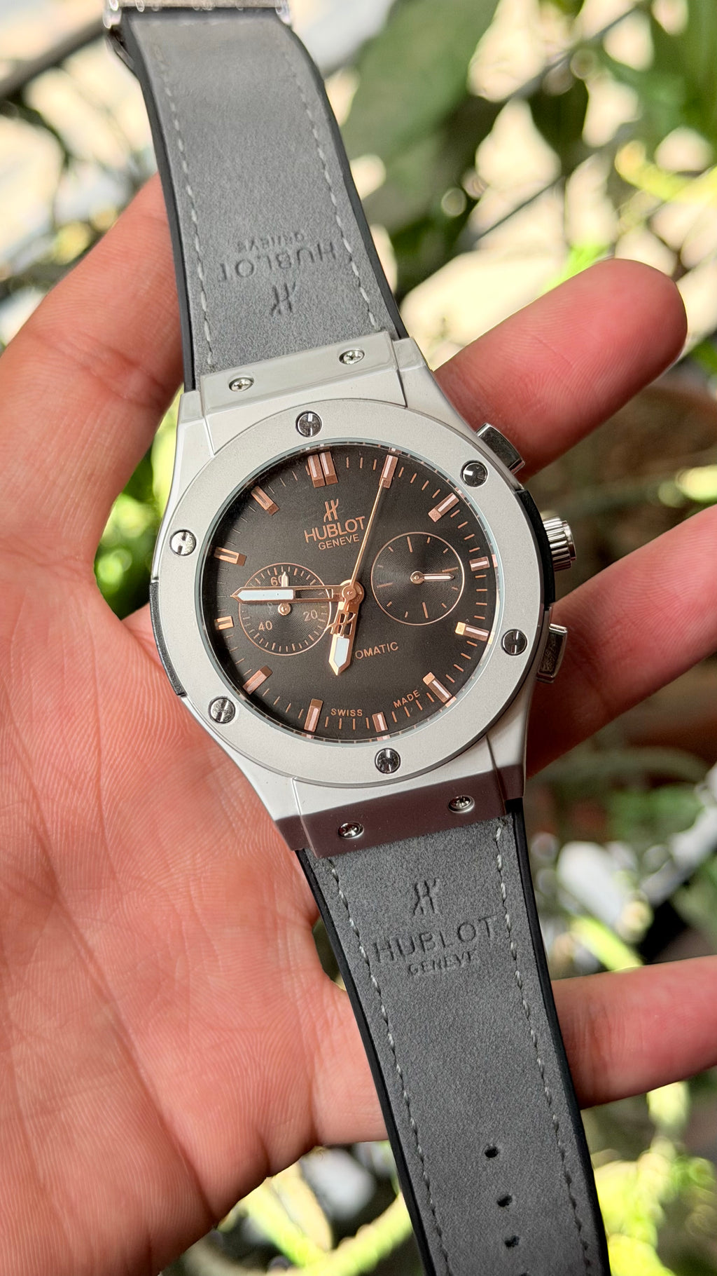Hu-blot Black Dial Chronograph Grey Leather Belt Watch For Men's